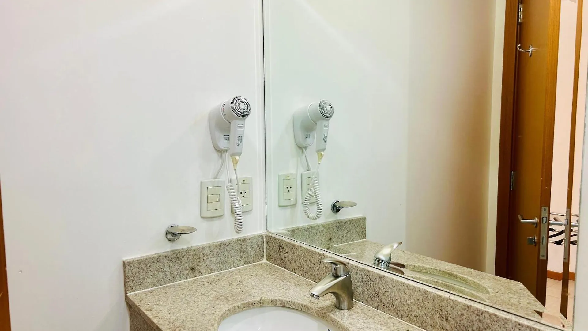 Naoum Hotel Brasília 4*,  Brésil